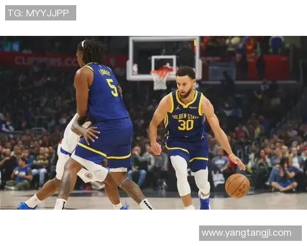 骑士与勇士的对决一触即发精彩赛事引发球迷热议与期待